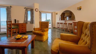 Top-floor apartment on Calle Real photo 5