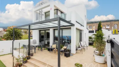 Detached house on Calle Manuel Vega Santos photo 5