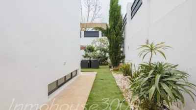 Detached house on Calle Manuel Vega Santos photo 30