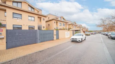 Chalet pareado en venta en Calle de Camariñas, cerca de Calle de Arousa, Zona Bulevar (Arroyomolinos) de 619.900 €