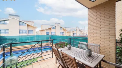 Chalet pareado en venta en Calle de Camariñas, cerca de Calle de Arousa, Zona Bulevar (Arroyomolinos) de 619.900 €