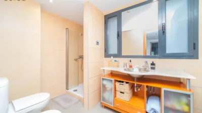 Chalet pareado en venta en Calle de Camariñas, cerca de Calle de Arousa, Zona Bulevar (Arroyomolinos) de 619.900 €