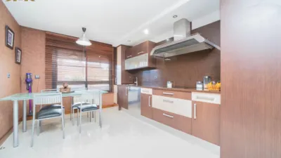 Chalet pareado en venta en Calle de Camariñas, cerca de Calle de Arousa, Zona Bulevar (Arroyomolinos) de 619.900 €