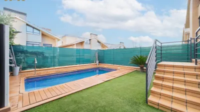 Chalet pareado en venta en Calle de Camariñas, cerca de Calle de Arousa, Zona Bulevar (Arroyomolinos) de 619.900 €