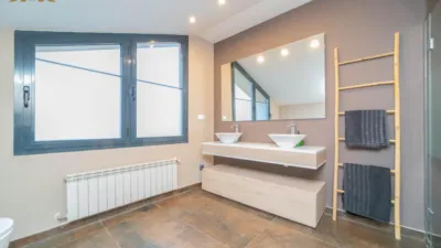 Chalet pareado en venta en Calle de Camariñas, cerca de Calle de Arousa, Zona Bulevar (Arroyomolinos) de 619.900 €