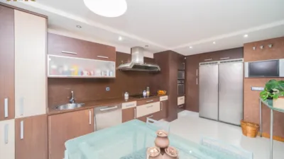 Chalet pareado en venta en Calle de Camariñas, cerca de Calle de Arousa, Zona Bulevar (Arroyomolinos) de 619.900 €