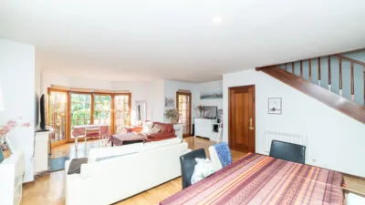 Semi-detached chalet on Avenida de los Claveles photo 5
