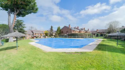 Semi-detached chalet on Avenida de los Claveles photo 37