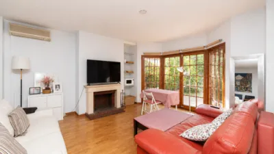Semi-detached chalet on Avenida de los Claveles photo 4
