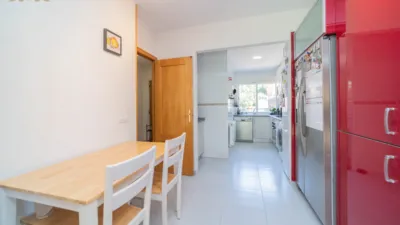 Semi-detached chalet on Calle de Juana I photo 5