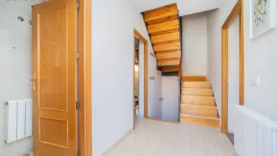 Semi-detached chalet on Calle de Juana I photo 2