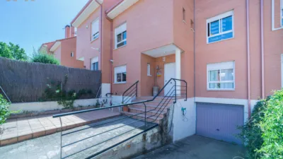 Chalet adosado en calle de Juana I photo 28