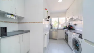 Semi-detached chalet on Calle de Juana I photo 4