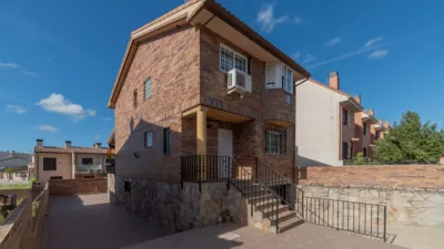 Semi-detached house on Calle de Castilla photo 3