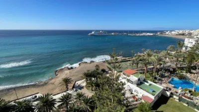 Apartment on Avenida Juan Carlos I photo 2