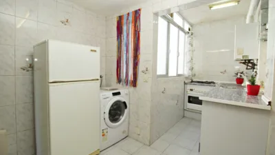 Flat on Calle de Pont de Molins photo 2