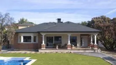Chalet en venta en Calle de Cifuentes, Torrejón del Rey de 225.000 €