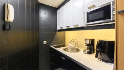 Apartamento en alquiler en Avenida del General Perón - Imagen 2