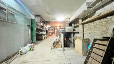 Local comercial en venta en Rúa de San Pedro, cerca de Rúa do Medio - Más