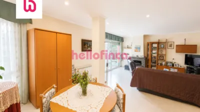 Semi-detached house on Carrer de Josep Tarradellas photo 3