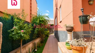 Semi-detached house on Carrer de Josep Tarradellas photo 2