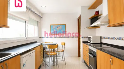 Semi-detached house on Carrer de Josep Tarradellas photo 9