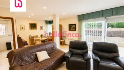 Semi-detached house on Carrer de Josep Tarradellas photo 4