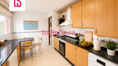 Semi-detached house on Carrer de Josep Tarradellas photo 13