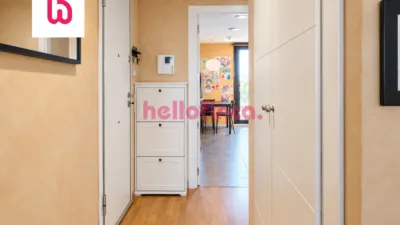 Penthouse on Carrer d'Hongria photo 18