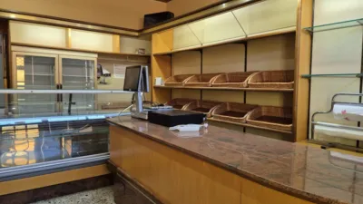 Local comercial en alquiler en Avenida Principal, cerca de Calle de Rosalía de Castro - Vista 2