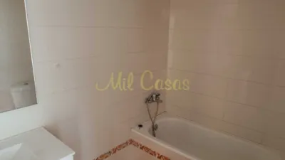 Piso en venta en Calle de San Bernardo, Noia de 108.000 €