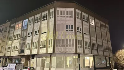 Piso en venta en Calle de Pintor Xenaro Carrero, Noia de 145.000 €