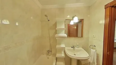 Chalet pareado en venta en Calle Aureliano Linares Rivas, Centro (Castro Urdiales) de 650.000 €