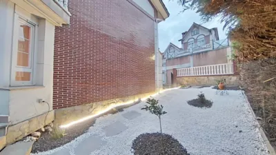 Chalet pareado en venta en Calle Aureliano Linares Rivas, Centro (Castro Urdiales) de 650.000 €
