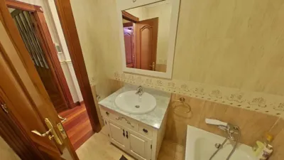 Chalet pareado en venta en Calle Aureliano Linares Rivas, Centro (Castro Urdiales) de 650.000 €