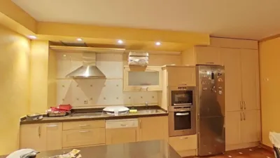 Chalet pareado en venta en Calle Aureliano Linares Rivas, Centro (Castro Urdiales) de 650.000 €