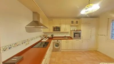 Chalet pareado en venta en Calle Aureliano Linares Rivas, Centro (Castro Urdiales) de 650.000 €