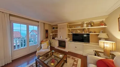 Chalet pareado en venta en Calle Aureliano Linares Rivas, Centro (Castro Urdiales) de 650.000 €