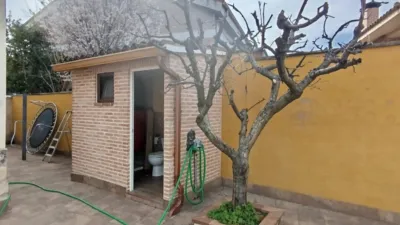 Chalet unifamiliar en venta en Avenida Autonomías , Número 6, Yunquera de Henares de 405.000 €