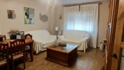 Chalet unifamiliar en venta en Avenida Autonomías , Número 6, Yunquera de Henares de 405.000 €