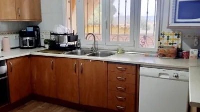 Chalet unifamiliar en venta en Avenida Autonomías , Número 6, Yunquera de Henares de 405.000 €