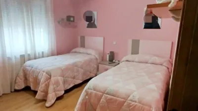 Chalet unifamiliar en venta en Avenida Autonomías , Número 6, Yunquera de Henares de 405.000 €