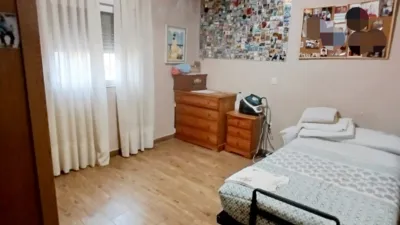 Chalet unifamiliar en venta en Avenida Autonomías , Número 6, Yunquera de Henares de 405.000 €