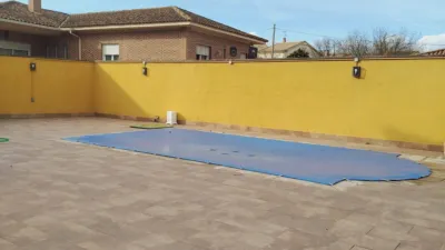 Chalet unifamiliar en venta en Avenida Autonomías , Número 6, Yunquera de Henares de 405.000 €