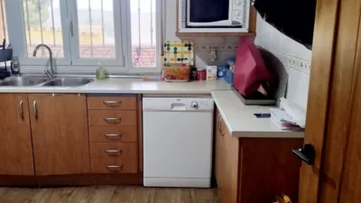 Chalet unifamiliar en venta en Avenida Autonomías , Número 6, Yunquera de Henares de 405.000 €