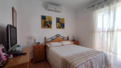 Semi-detached house on Calle Laguna de Sariñena photo 12