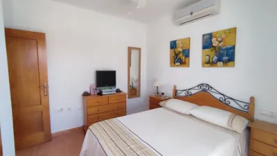 Semi-detached house on Calle Laguna de Sariñena photo 9
