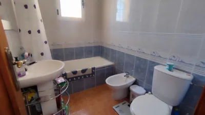Semi-detached house on Calle Laguna de Sariñena photo 8
