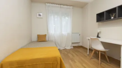 Habitación en alquiler en Calle de Franco y López, Universidad (Zaragoza Capital) de 340 €<span>/mes</span>