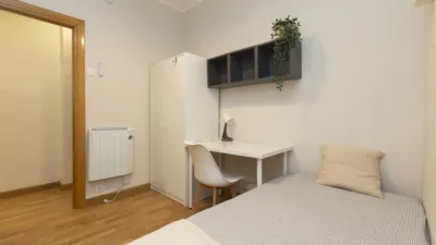 Habitación en alquiler en Calle de Franco y López, Universidad (Zaragoza Capital) de 340 €<span>/mes</span>